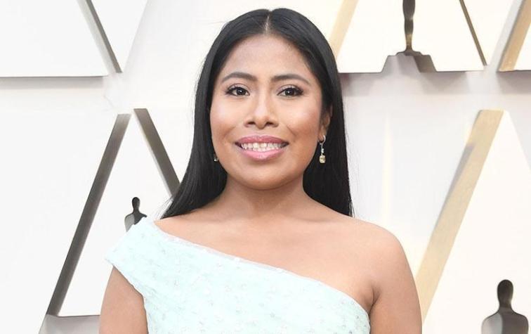 Yalitza Aparicio se luce en la alfombra roja de los Oscar 