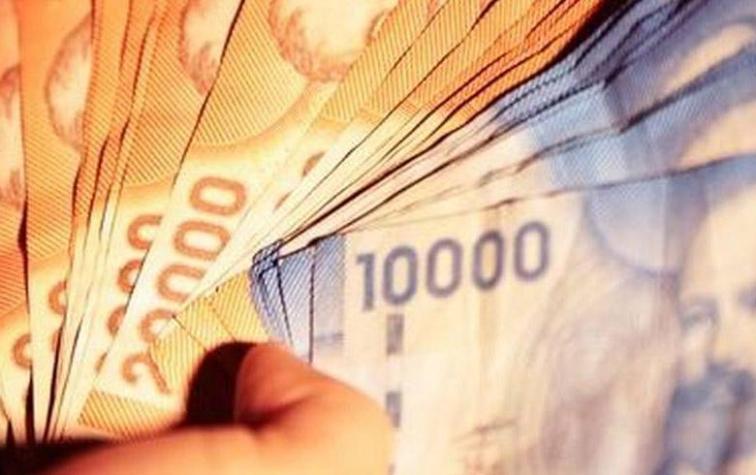 El misterioso "Robin Hood" que está repartiendo sobres con dinero 