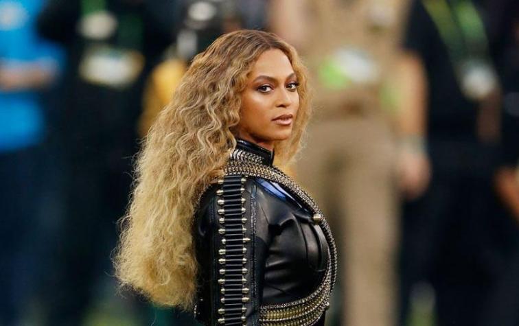 Beyoncé personaliza el blazer dress