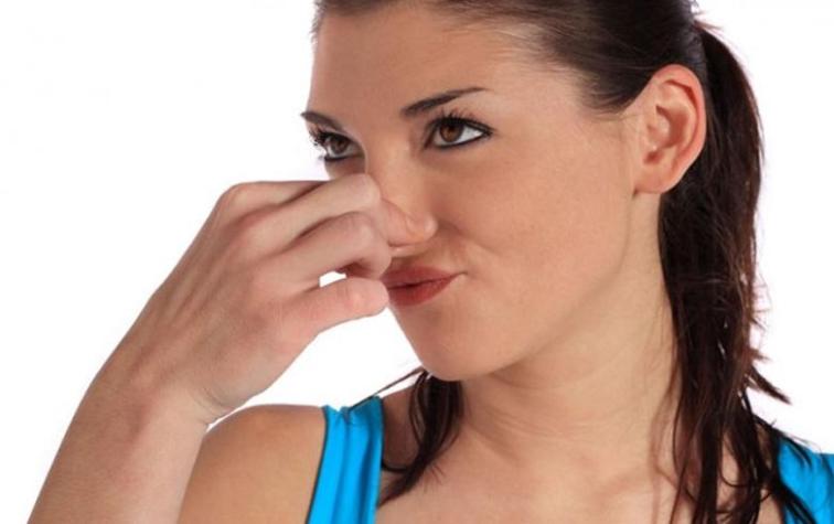 Demandó a su jefe por "acoso laboral": emitía flatulencias en una oficina que no tenía ventanas