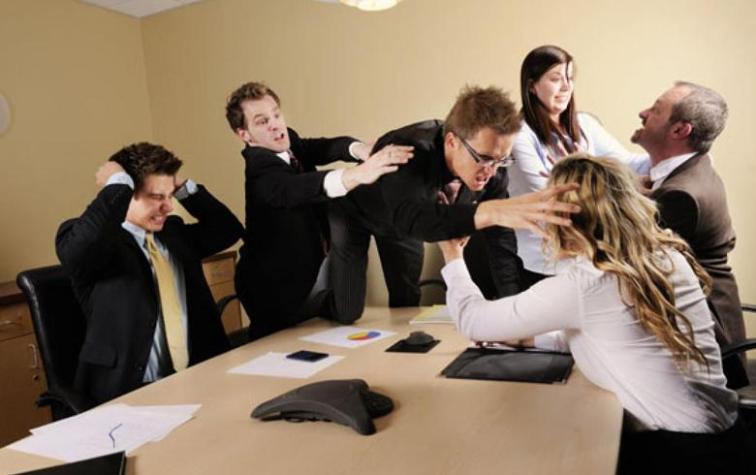 Joven drogó a sus compañeros de trabajo porque estaban "demasiado tensos"