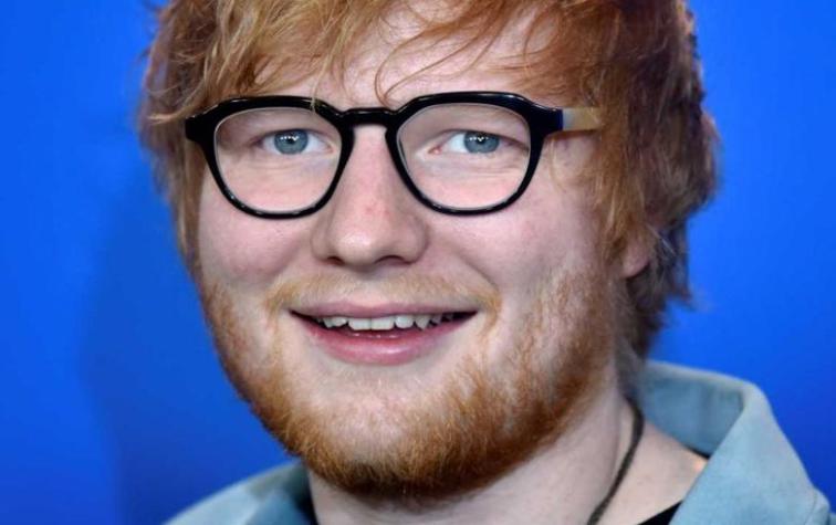 Ed Sheeran confiesa que sufrió bullying por ser pelirrojo, tartamudo y usar lentes