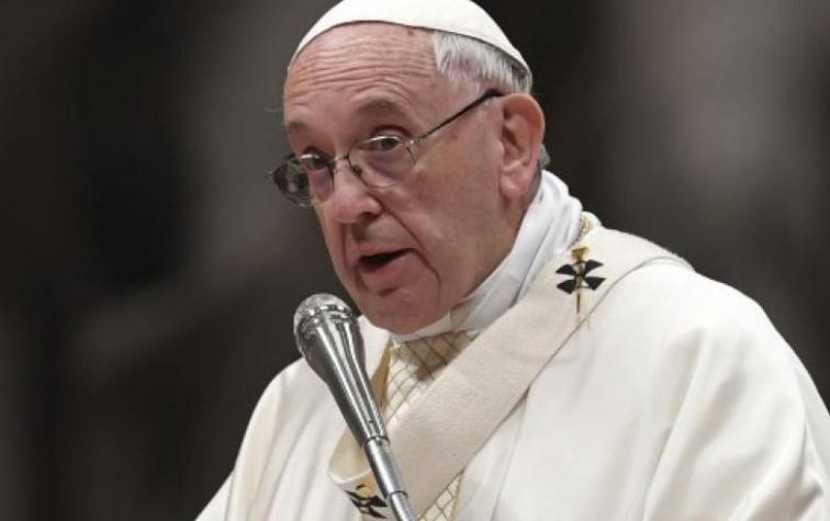 Papa Francisco explicó porqué no quería que le besaran el anillo