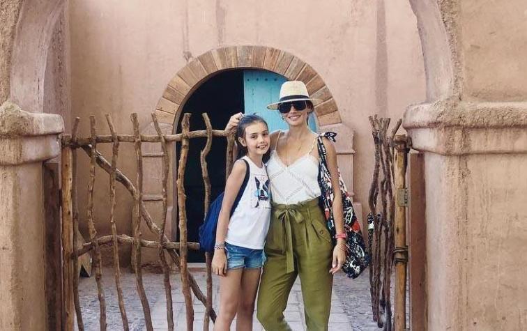 Carola de Moras y su hija Mila lucen idénticas en sus vacaciones 