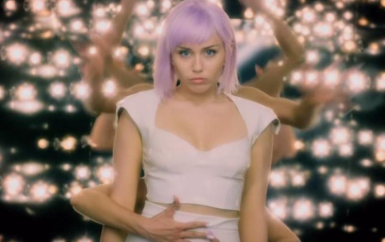 Black Mirror: Liberan primer tráiler de la quinta temporada ¡y aparece Miley Cyrus!