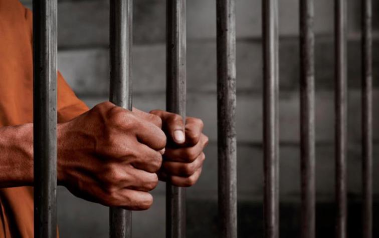 Reo que salió en libertad se cortó el cuello porque no tenía dónde ir