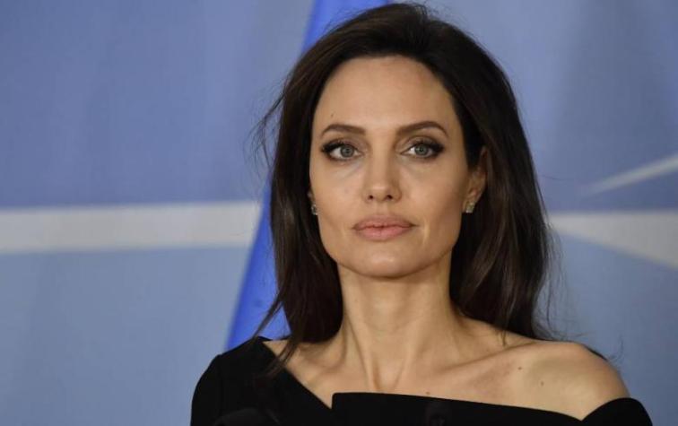 Angelina Jolie confiesa noviazgo que duró años con otra mujer
