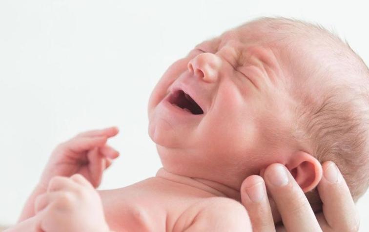 Padres olvidaron en un taxi a su hijo recién nacido al volver del hospital