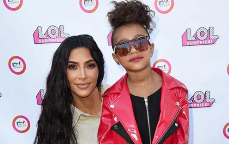 Kim Kardashian muestra cómo lucir con estilo para llevar de cumpleaños los hijos