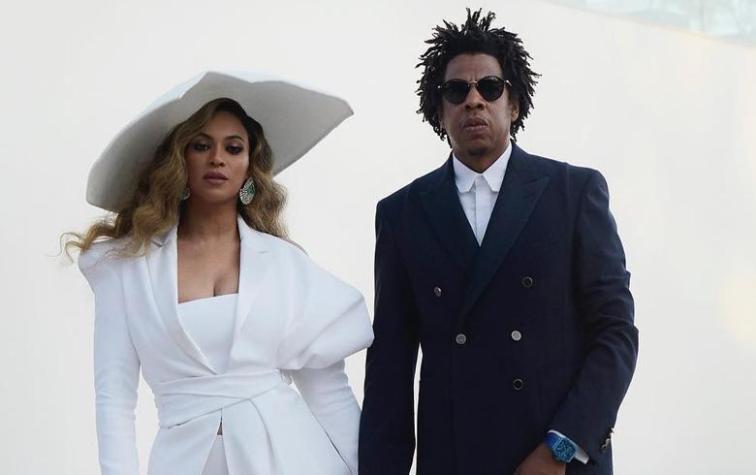 Captan a Beyoncé empujando a una mujer que hablaba con Jay Z y el video se volvió viral