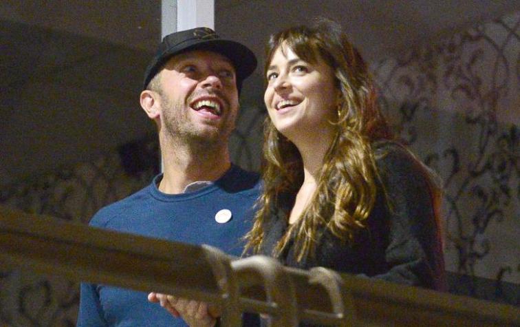 Dakota Johnson y Chris Martin habrían terminado tras dos años de relación