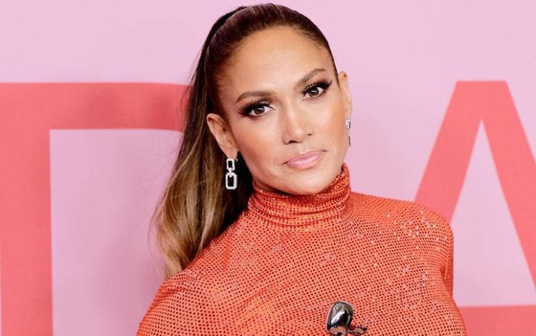 Jennifer Lopez vistió llamativo diseño para ser reconocida como ícono de moda