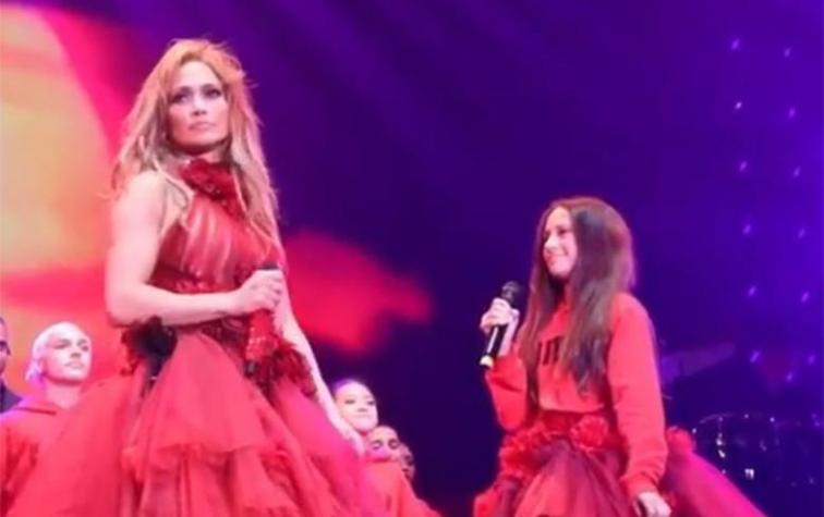 Jennifer López y su hija Emme sorprenden cantando juntas en un concierto