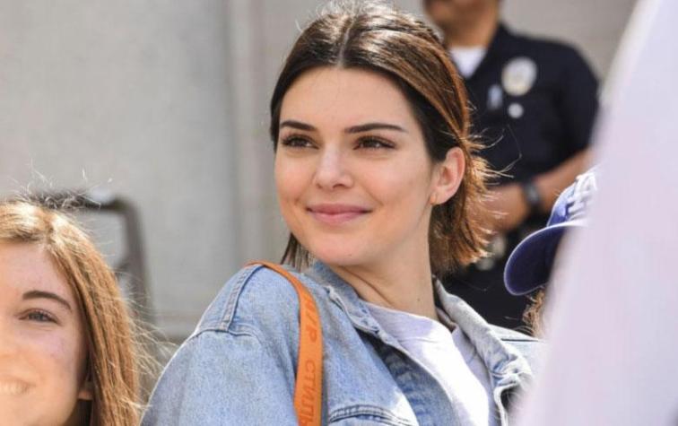 Kendall Jenner quiere borrar el escándalo de Coca Cola con look aún más llamativo