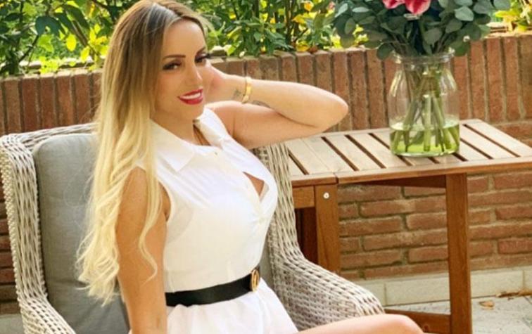 Marité Matus publica romántica foto con misterioso galán