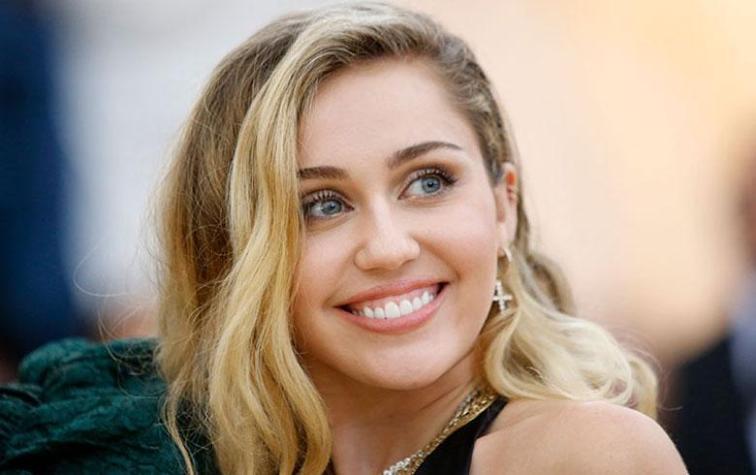 Fan besó sin su consentimiento a Miley Cyrus en Barcelona