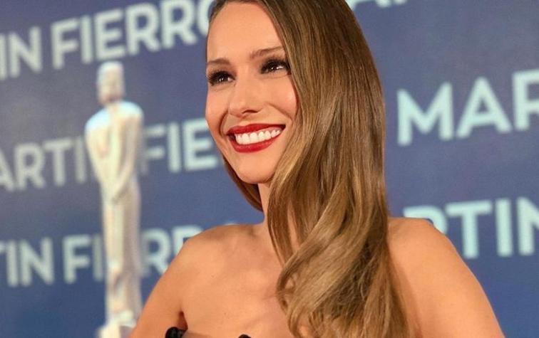 Pampita deslumbra con sexy vestido en el que muestra mucha piel