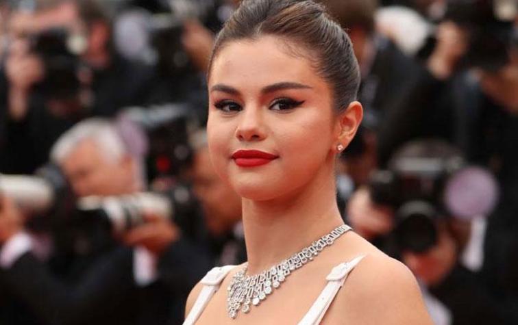 Selena Gomez luce bellísimo look, pero los comentarios se centran en su figura