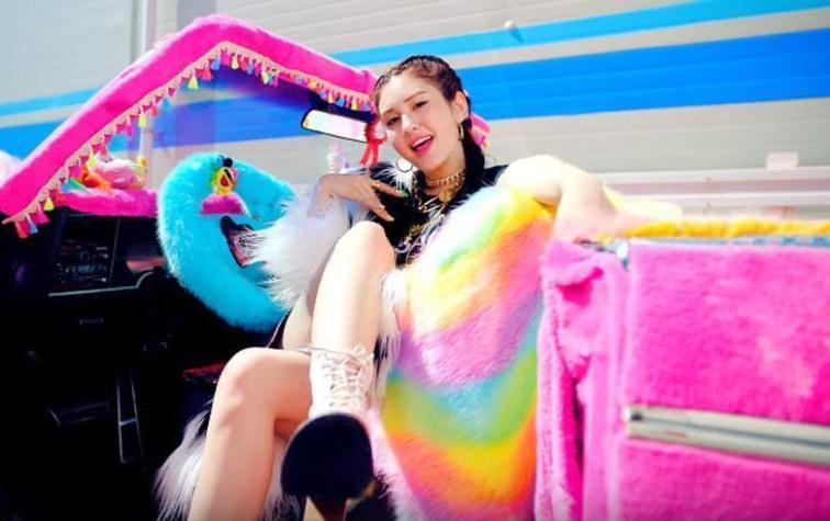 Las conclusiones fashionistas detrás del videoclip de Somi "Birthday"