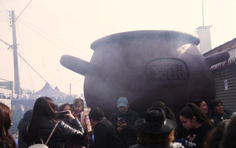 Súper Pollo preparó la cazuela más grande de Chile 