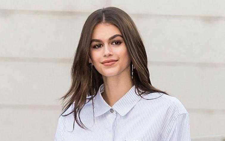 Kaia Gerber pone de moda el sombrero de época 