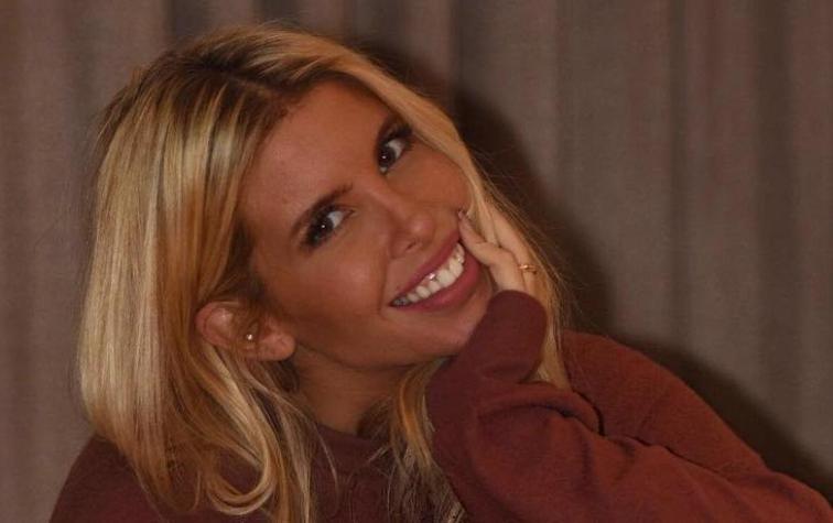 Coté López compartió primera foto con la túnica que debe usar en Arabia Saudita