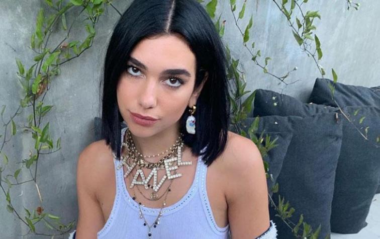 Dua Lipa trae de regreso el “mom jeans”