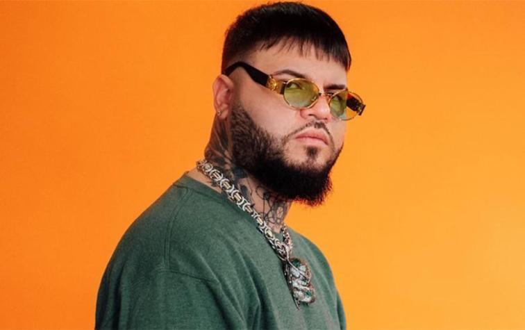 Farruko perdió su peluca en pleno concierto y generó ola de memes