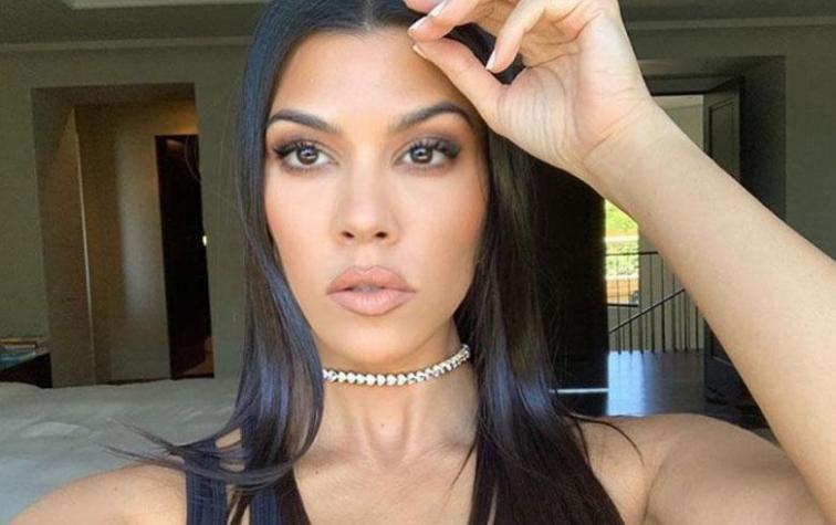 Kourtney Kardashian recibe elogios por foto donde luce sus estrías