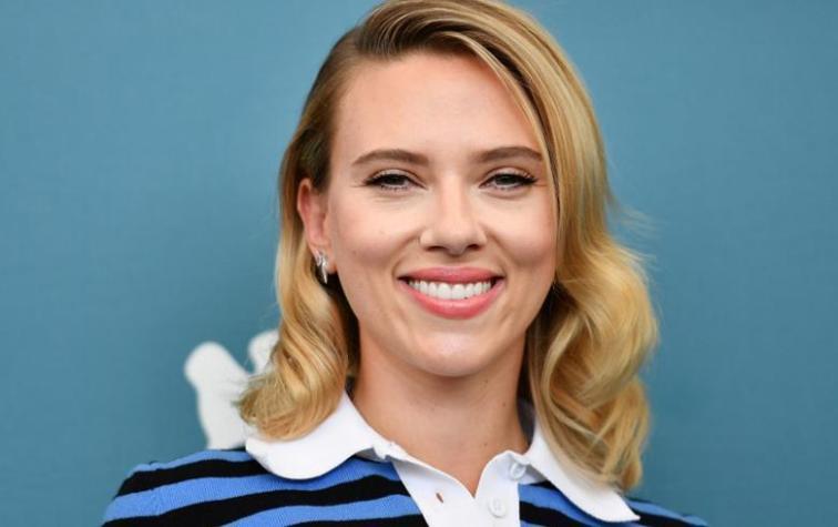 Scarlett Johansson lució unos pantalones que vas a necesitar en tu closet