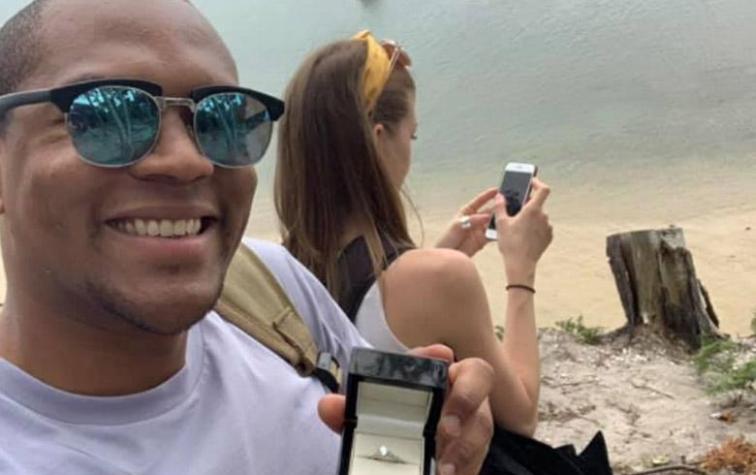 Hombre se hace viral por proponer matrimonio sin que su novia se diera cuenta