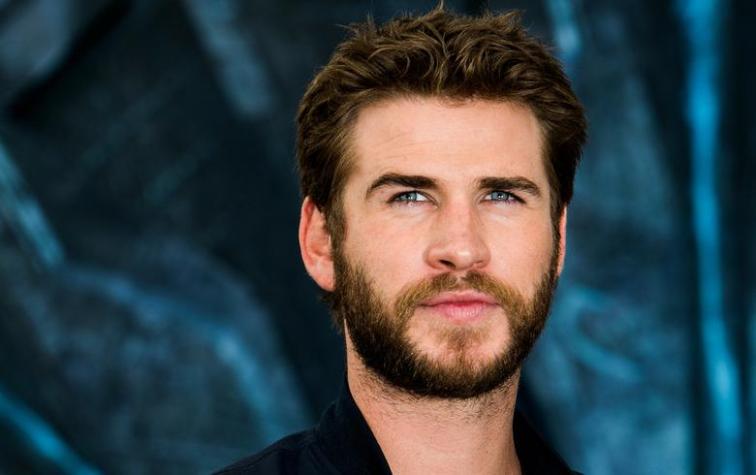 Liam Hemsworth pasea con su nueva novia por Nueva York