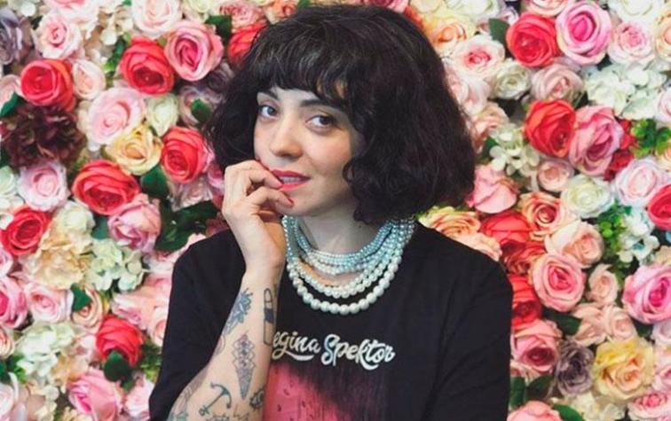 Mon Laferte es aplaudida por dejarse las canas