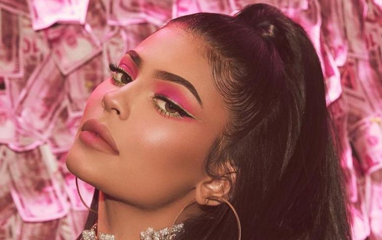 Kylie Jenner es criticada por pasar las penas de amor con auto de lujo