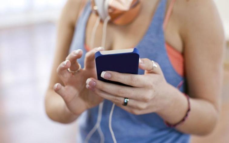 Descubre por qué es malo correr con el celular en la mano