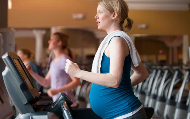 4 ejercicios simples para mantenerse en forma durante el embarazo