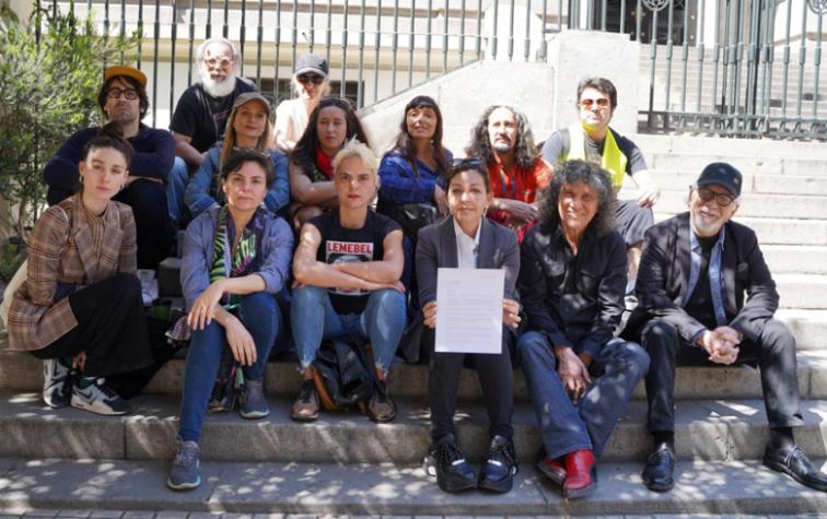 Músicos chilenos llegan a La Moneda a entregarle carta al presidente Sebastián Piñera