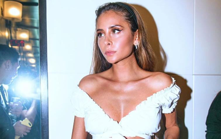 Camila Gallardo deslumbra con vestido asimétrico y traslúcido en los Latin Grammy