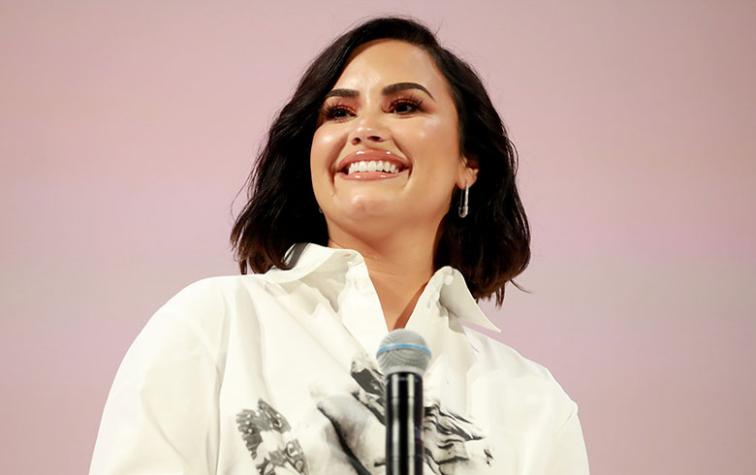 Demi Lovato compartió foto con panza de embarazo