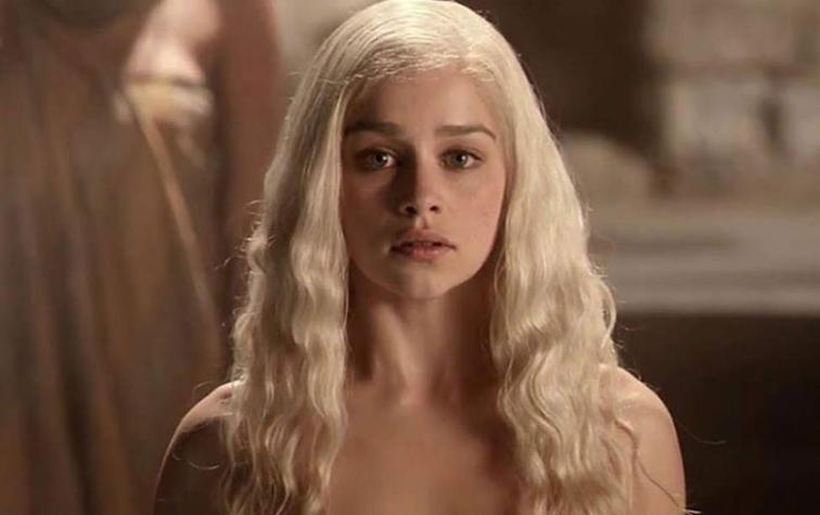 Emilia Clarke confiesa que la presionaron para realizar desnudo en “Game of Thrones”