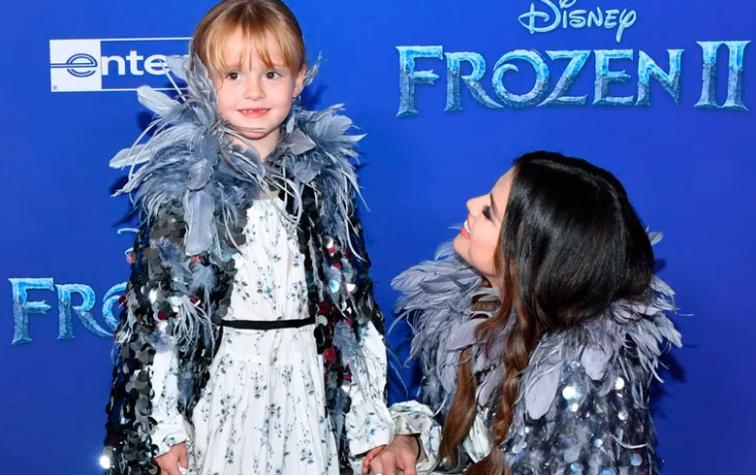 El “matchy matchy” de Selena Gomez y su hermanita en la alfombra roja de “Frozen 2”