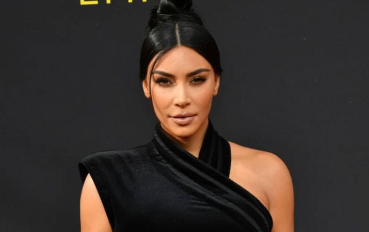 Kim Kardashian lleva la mezclilla a otro nivel 