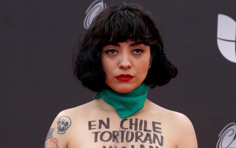 Mon Laferte se convierte en la protagonista de los Grammy con su desnudo de protesta