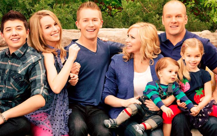 Actores de “Buena Suerte Charlie” se comprometieron