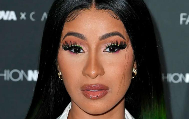 Cardi B alza la voz tras filtración de mensaje de su pareja a la novia de Tekashi 