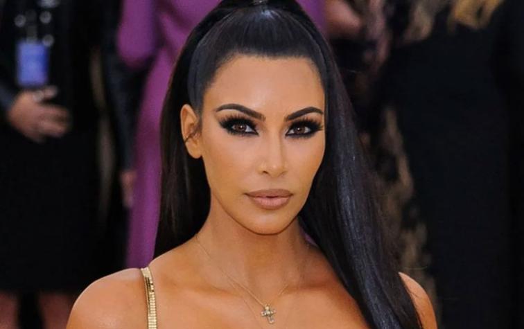 Kim Kardashian viste sensual conjunto ¡de toalla! 