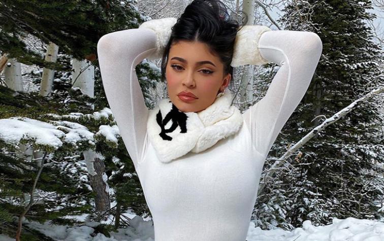 Kylie Jenner muestra lujosa propuesta de look maternal