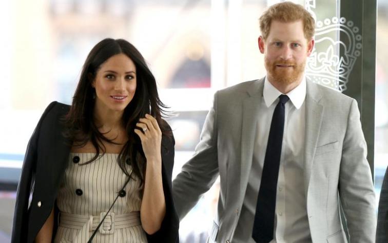 Harry y Meghan, una pareja moderna incómoda con la etiqueta y la presión