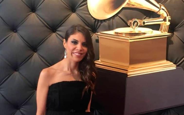 Única chilena nominada a los Grammy cautivó con su look