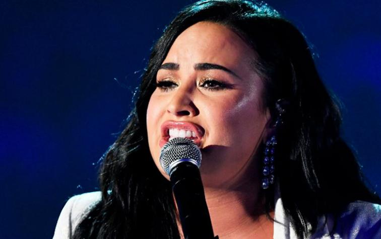 Demi Lovato hace su regreso a los escenarios con emotiva presentación